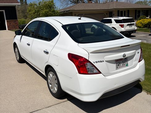 Used 2017 Nissan Versa SV FWD image 5