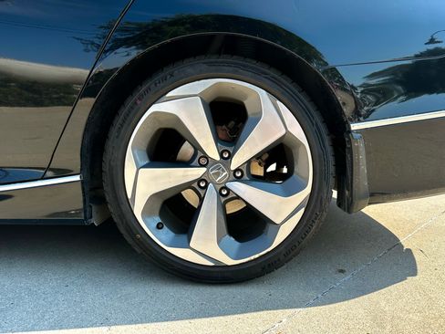 Used 2019 Honda Accord Touring image 4