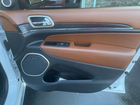 Used 2017 Jeep Grand Cherokee Summit w/ Platinum Series Group image 12