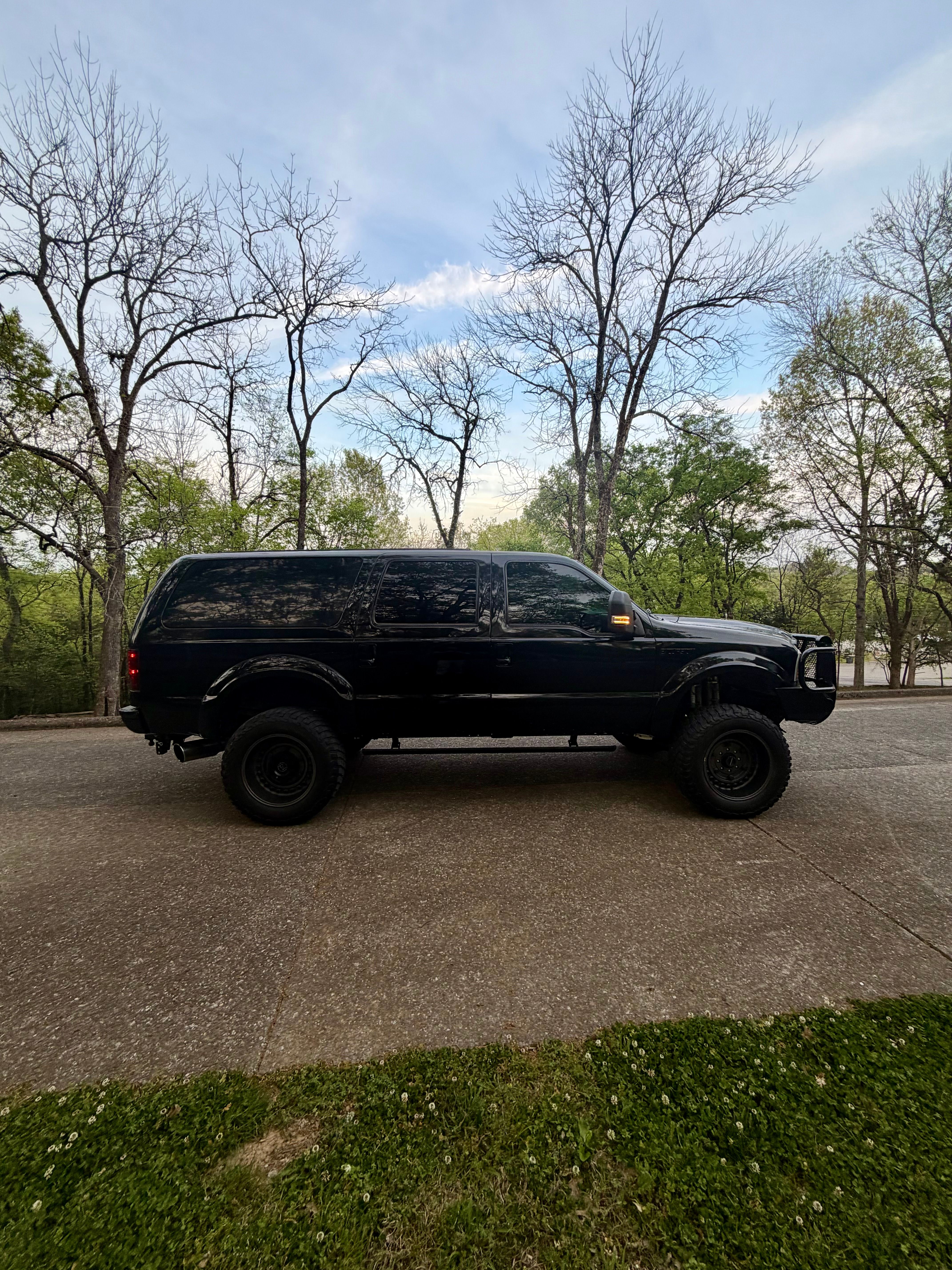 Used 2005 Ford Excursion XLT AWD/4WD image 6