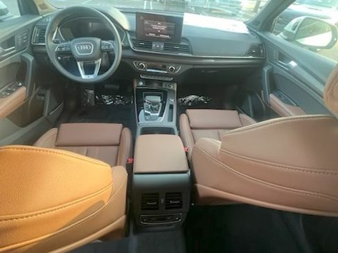 Used 2024 Audi Q5 e Prestige w/ Prestige Package AWD/4WD image 10