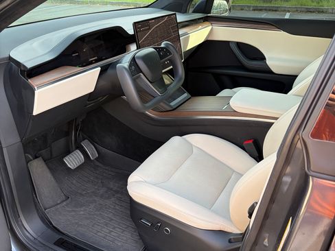 Used 2023 Tesla Model X image 11