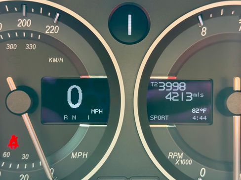Used 2017 Aston Martin V12 Vantage S RWD image 28