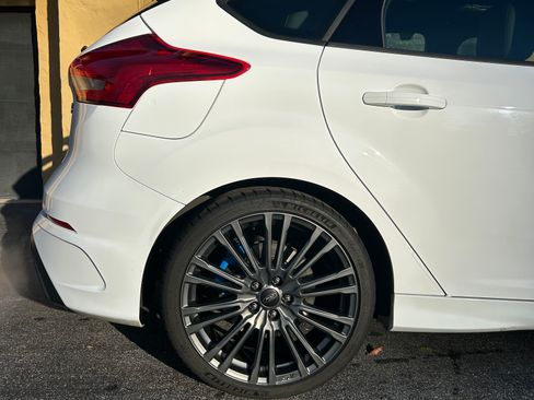 Used 2017 Ford Focus RS image 9