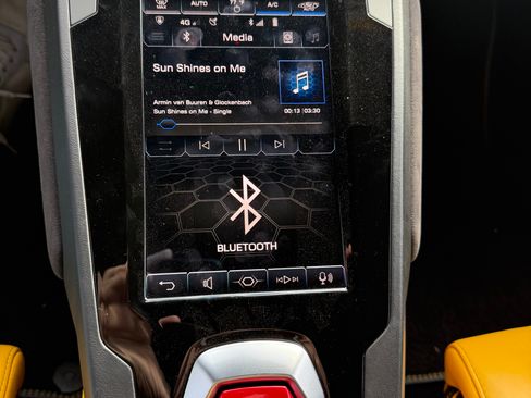 Used 2020 Lamborghini Huracan EVO image 8