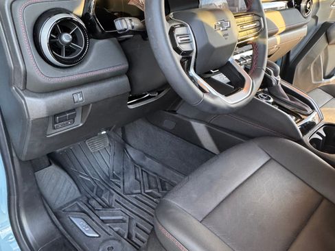 Used 2025 Chevrolet Colorado Z71 w/ Technology Package image 17