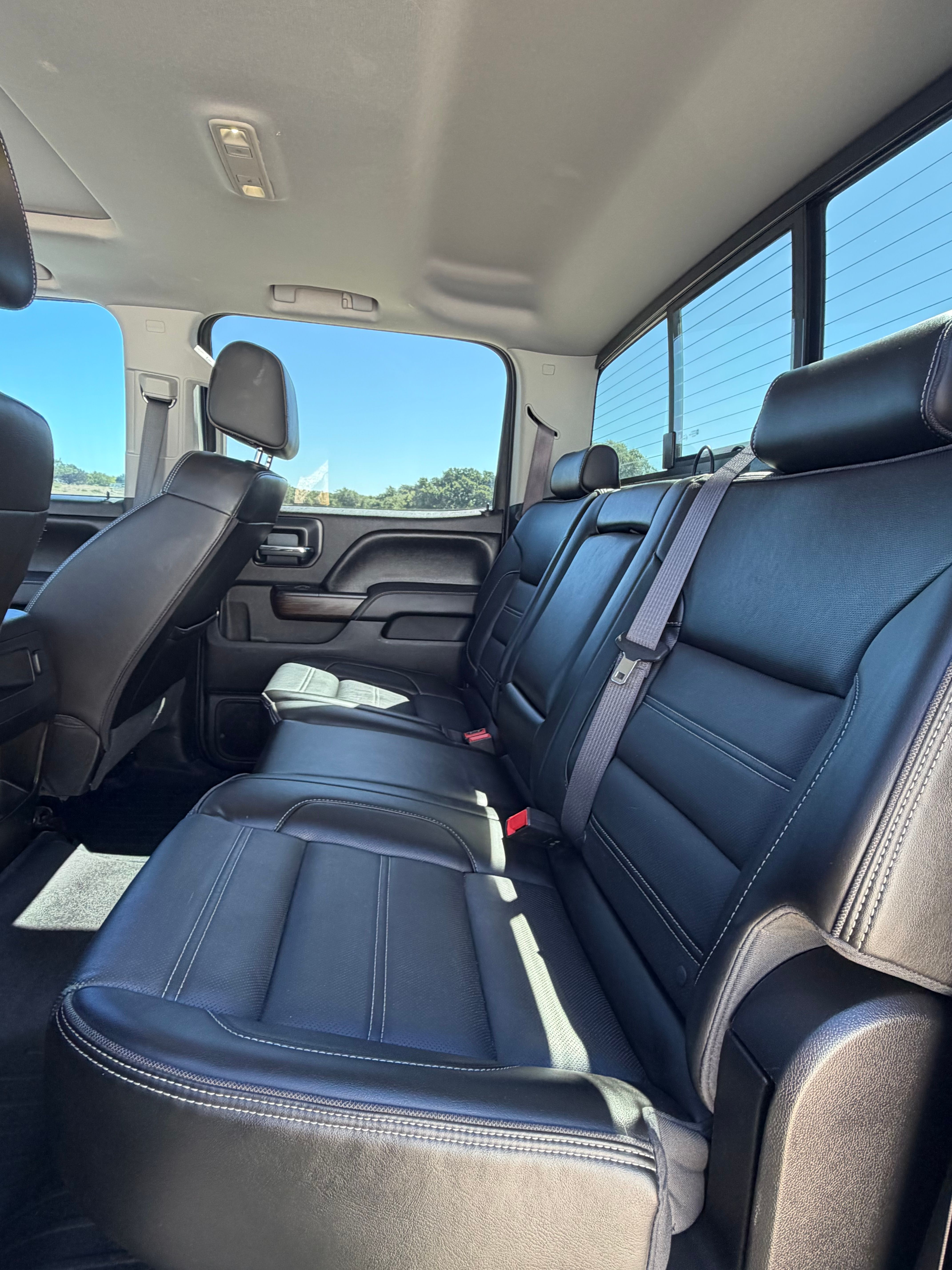 Used 2017 GMC Sierra 2500 Denali w/ Suspension Package, Off-Road AWD/4WD image 6