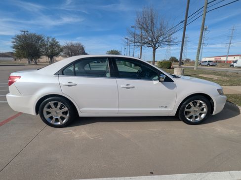 Used 2009 Lincoln MKZ Sedan 4D image 4