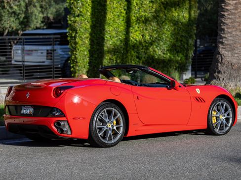Used 2012 Ferrari California image 5