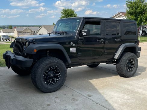 Used 2016 Jeep Wrangler Unlimited Sport w/ Quick Order Package 24S AWD/4WD image 2