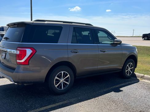 Used 2018 Ford Expedition XLT w/ Equipment Group 202A image 6