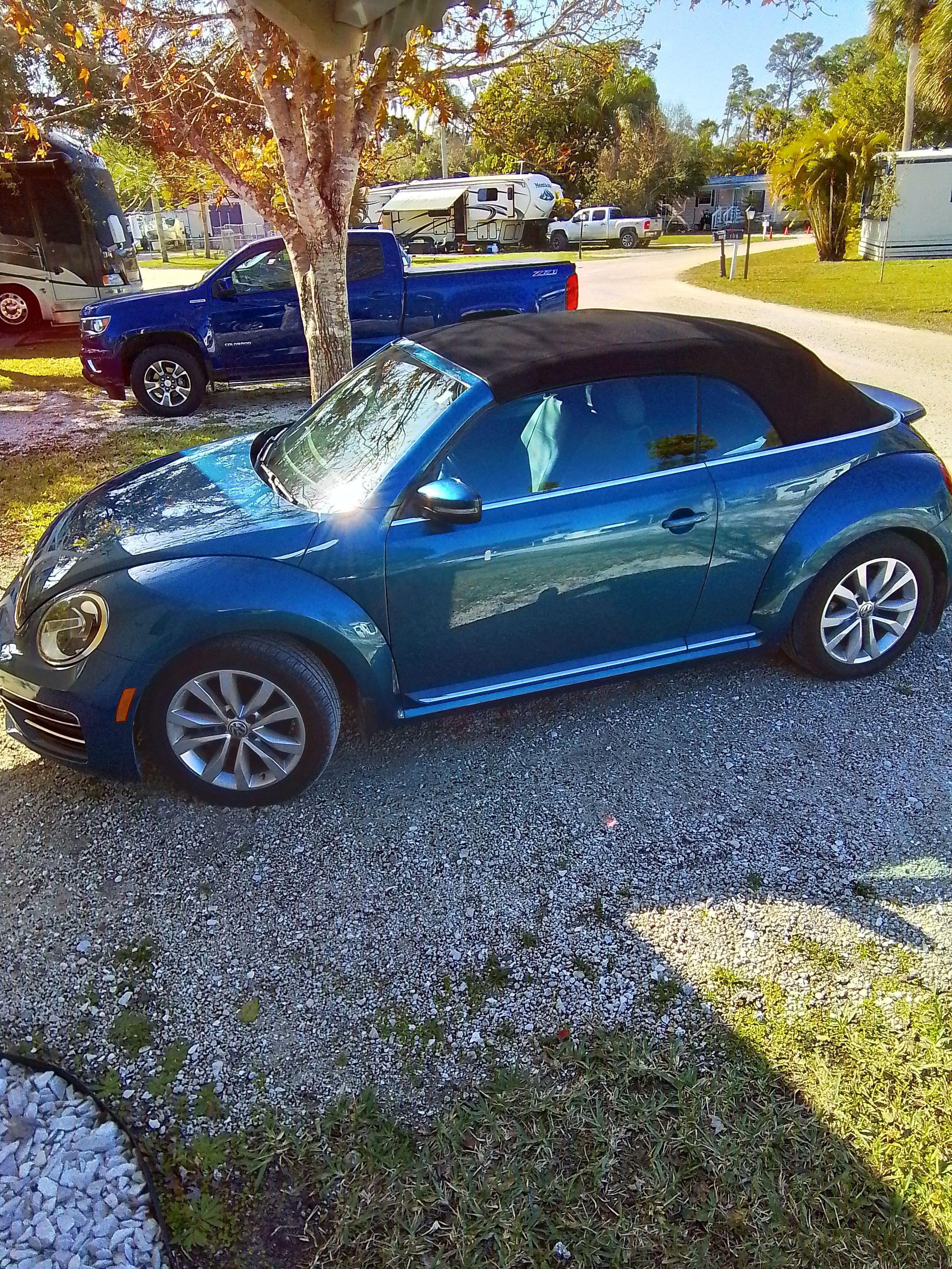 Used 2017 Volkswagen Beetle 1.8T SEL FWD image 1