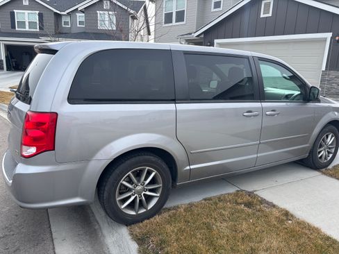 Used 2016 Dodge Grand Caravan SE image 11