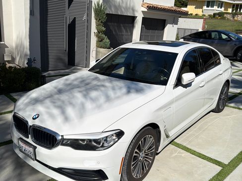 Used 2019 BMW 530e w/ Convenience Package image 2