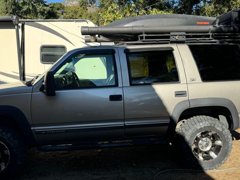 Used 2000 Chevrolet Tahoe Z71 w/ Comfort & Security Pkg image 2