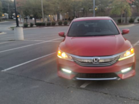 Used 2017 Honda Accord Sport image 5