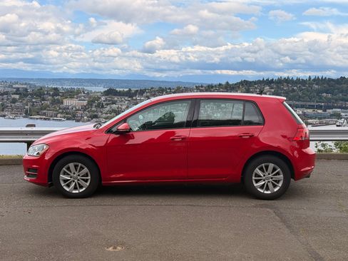 Used 2016 Volkswagen Golf S FWD image 10