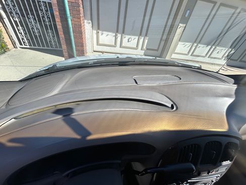 Used 2001 Chrysler Town & Country EX image 19