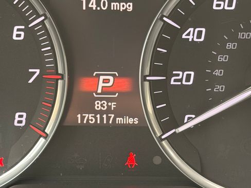 Used 2016 Acura TLX w/ Technology Package FWD image 2