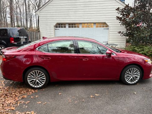 Used 2015 Lexus ES 350 w/ Luxury Package image 2