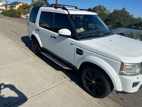 Used 2016 Land Rover LR4 HSE Silver Edition image 5