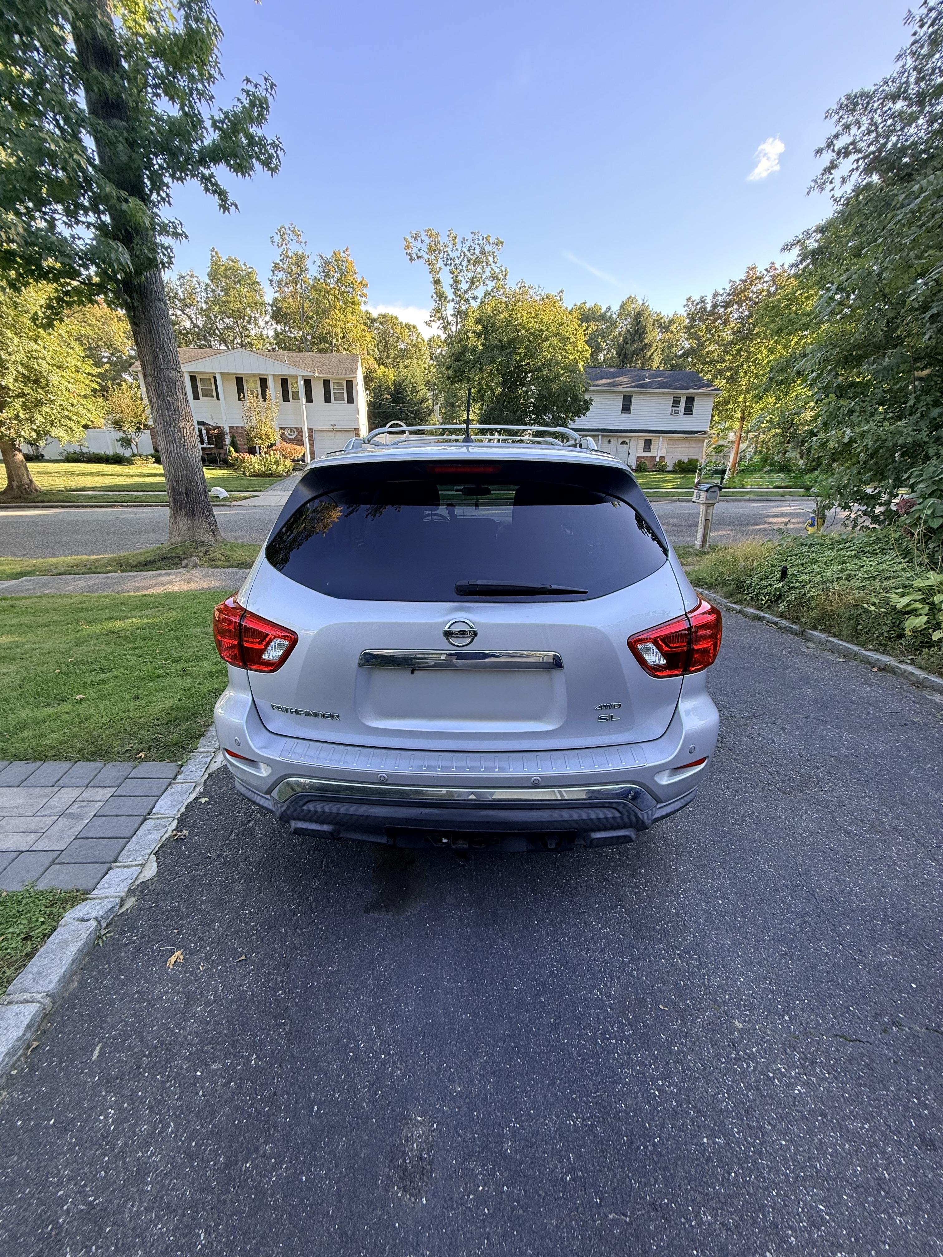 Used 2018 Nissan Pathfinder SL w/ SL Premium Package AWD/4WD image 8