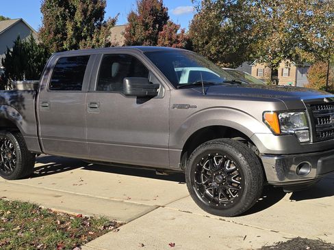 Used 2014 Ford F150 XLT image 2