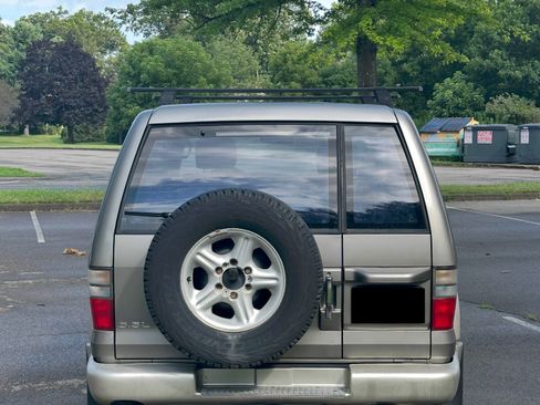 Used 2001 Isuzu Trooper S image 2