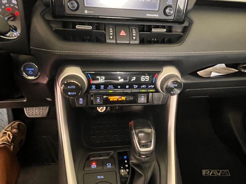 Used 2021 Toyota RAV4 XLE Premium AWD/4WD image 21