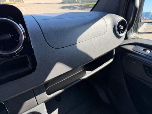 Used 2022 Mercedes-Benz Sprinter 2500 image 12