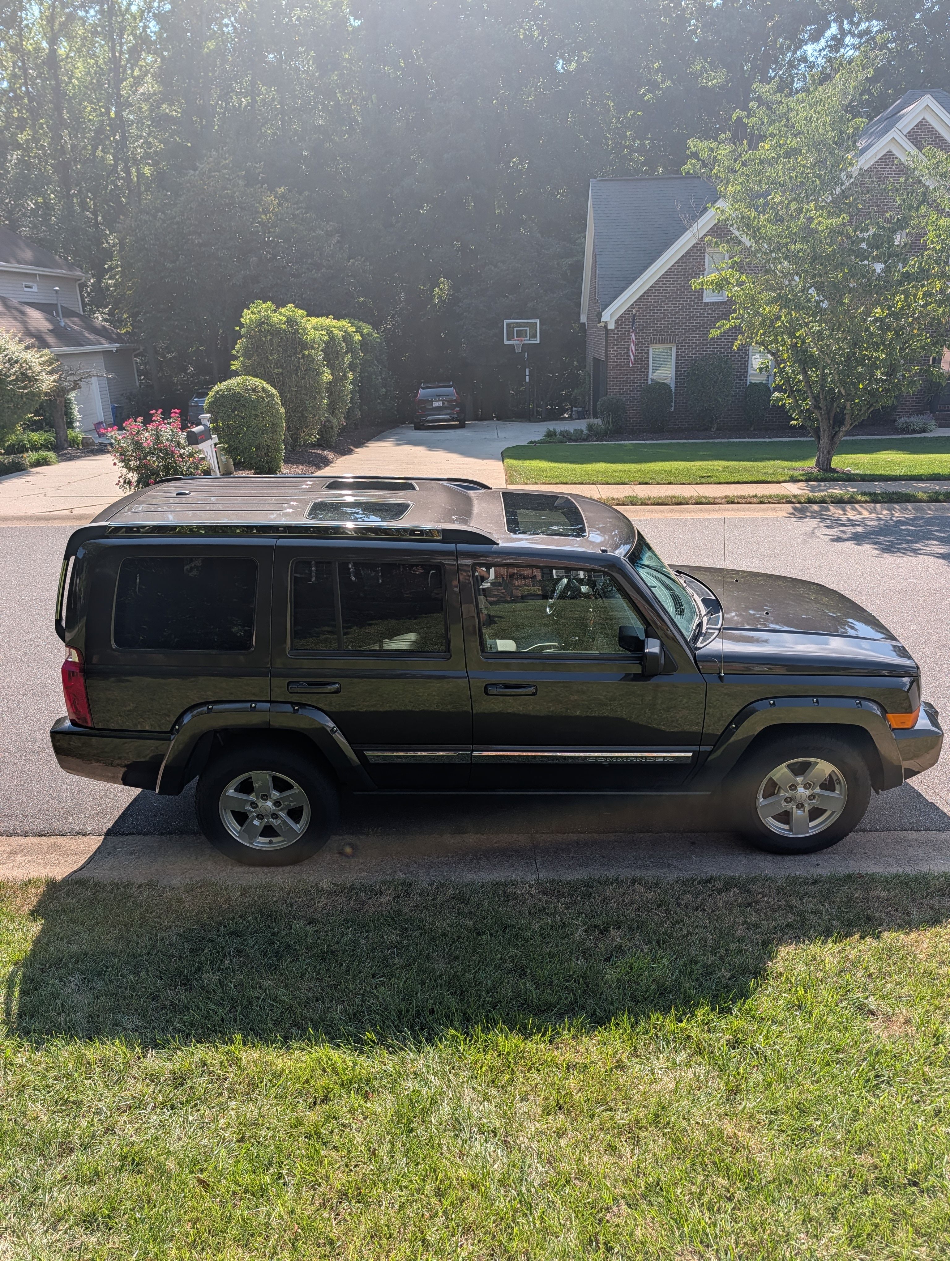 Used 2006 Jeep Commander Limited AWD/4WD image 6