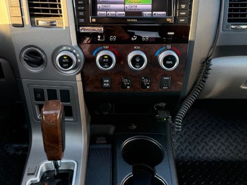 Used 2013 Toyota Tundra Platinum image 10