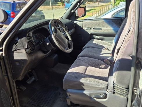 Used 1998 Dodge Ram 1500 Truck 2WD Club Cab image 6
