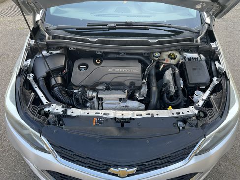 Used 2017 Chevrolet Cruze LT image 28