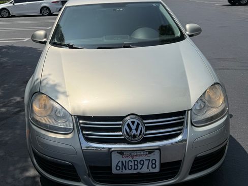 Used 2010 Volkswagen Jetta Limited Edition image 4