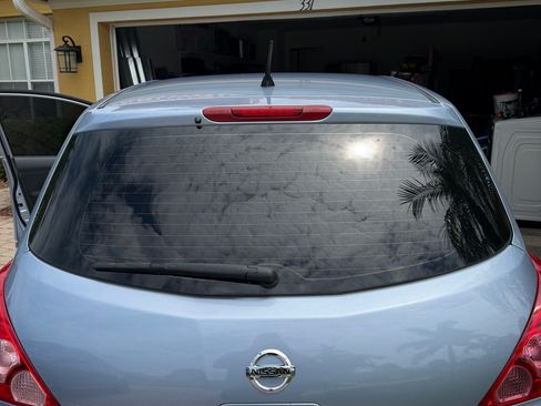 Used 2011 Nissan Versa 1.8 S w/ Plus Pkg FWD image 11