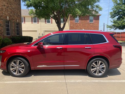 Used 2020 Cadillac XT6 Premium Luxury image 2