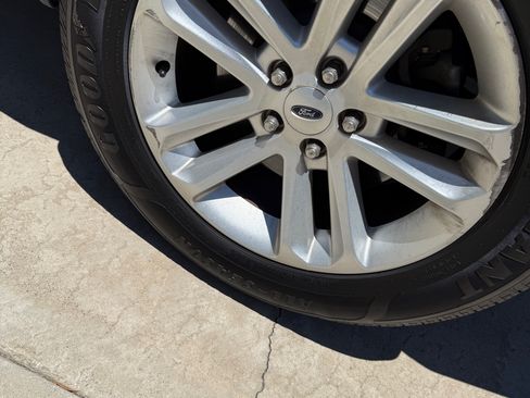 Used 2013 Ford Explorer XLT FWD image 9
