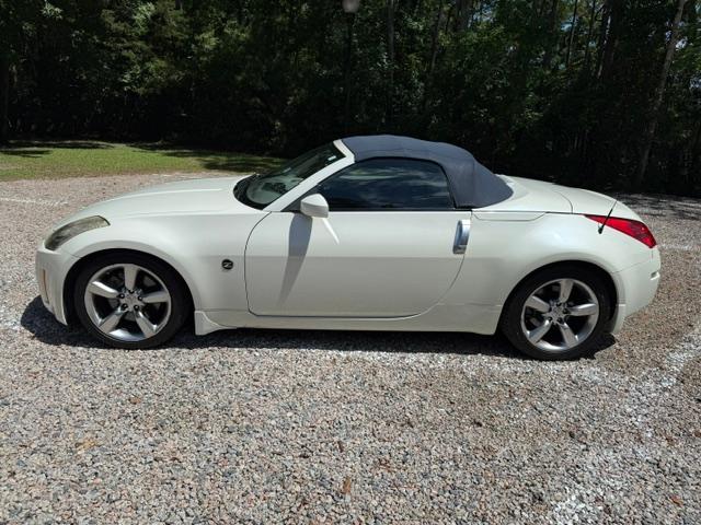 Used 2006 Nissan 350Z Touring RWD image 4