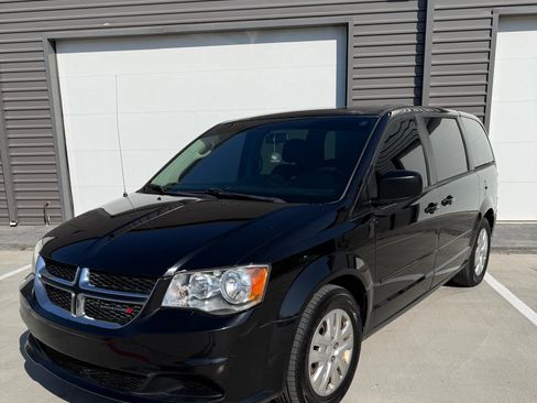 Used 2016 Dodge Grand Caravan SE w/ Quick Order Package 29E SE image 1