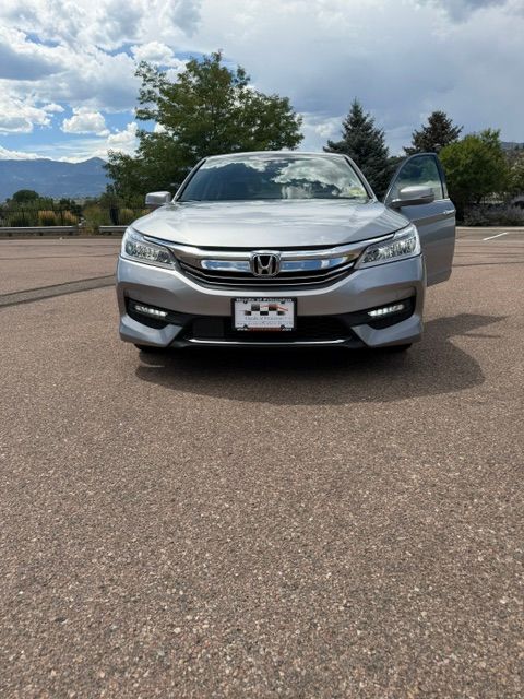 Used 2017 Honda Accord Touring image 8