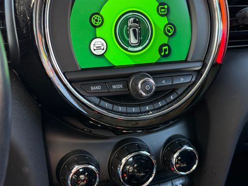 Used 2019 MINI Cooper 2-Door Hardtop w/ Signature Upholstery Package image 10