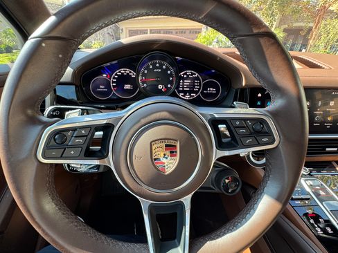 Used 2023 Porsche Cayenne GTS image 10