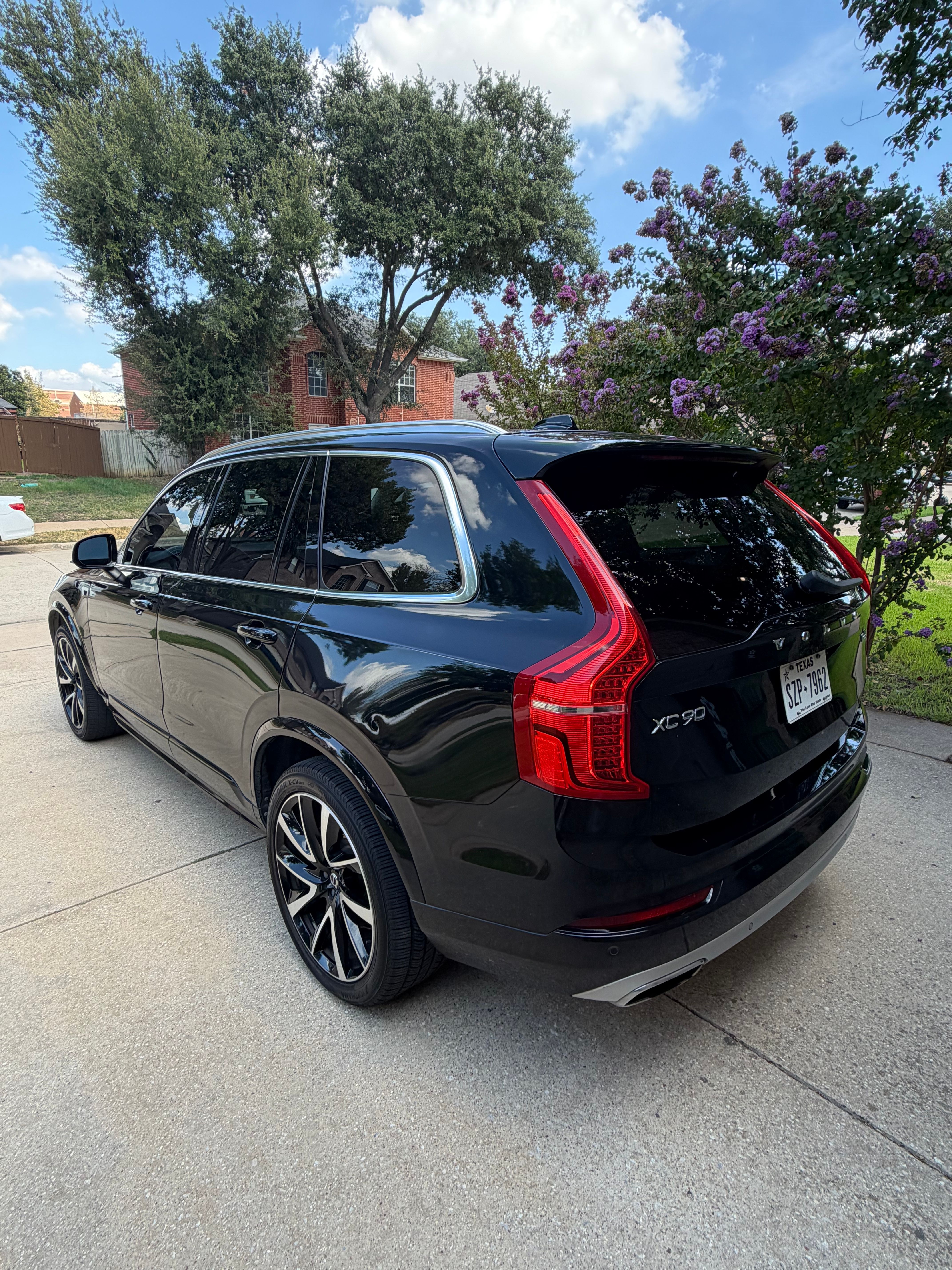 Used 2020 Volvo XC90 T6 Momentum w/ Protection Package AWD/4WD image 5