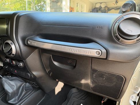 Used 2011 Jeep Wrangler Sport AWD/4WD image 17