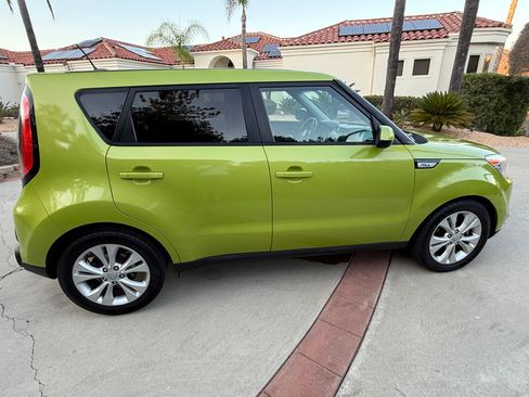 Used 2015 Kia Soul + FWD image 5