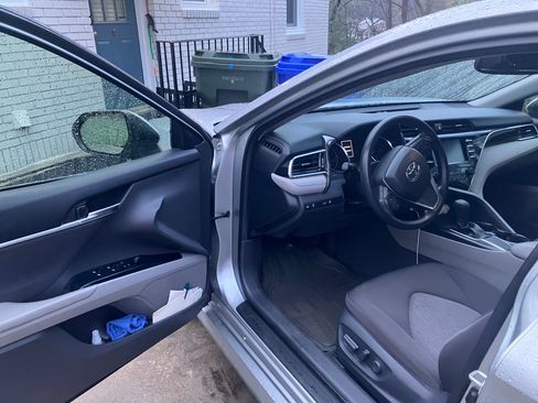 Used 2018 Toyota Camry LE w/ Moonroof Package image 13