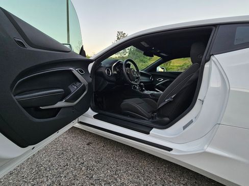 Used 2017 Chevrolet Camaro SS image 15