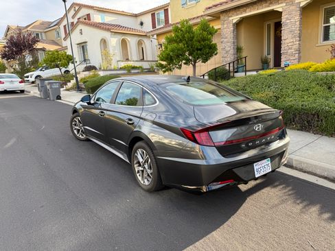 Used 2021 Hyundai Sonata SEL FWD image 2