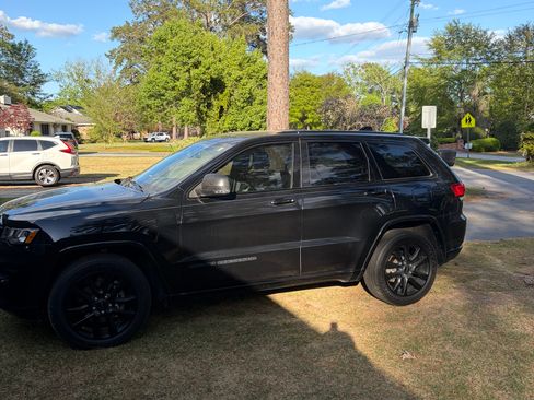 Used 2020 Jeep Grand Cherokee Altitude image 9